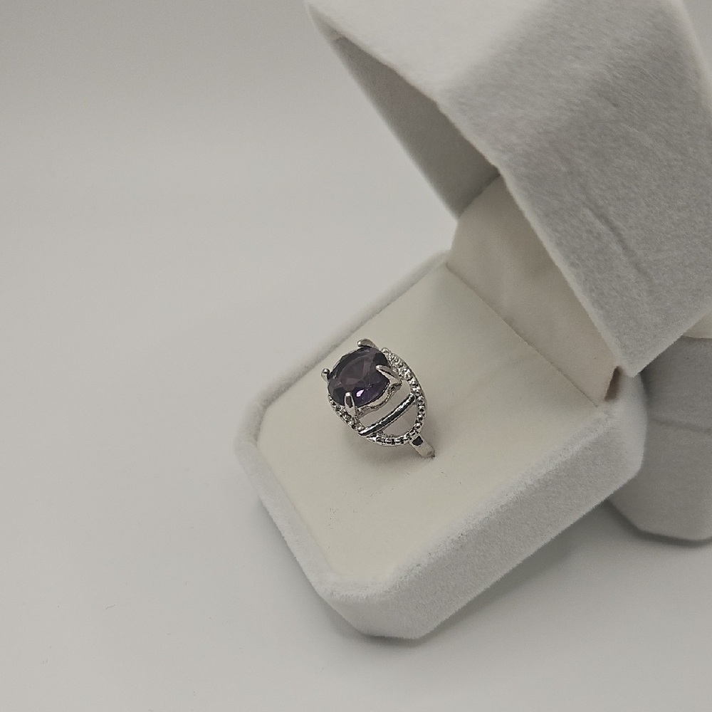Source Unknown Silver Ring With Purple Gem - image 2